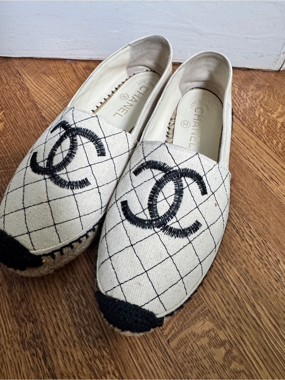 Authentic CHANEL Flats Cream Canvas Espadrille (only wore twice)